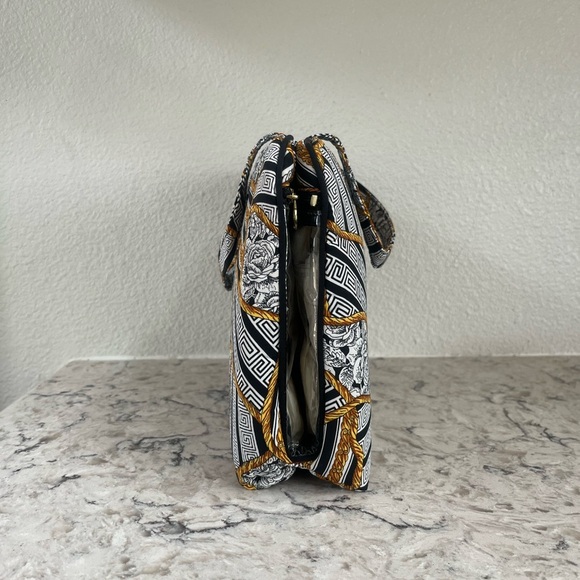 Oscar de la Renta Black and White Cosmetic Bag with Geometric Design - Picture 2 of 8